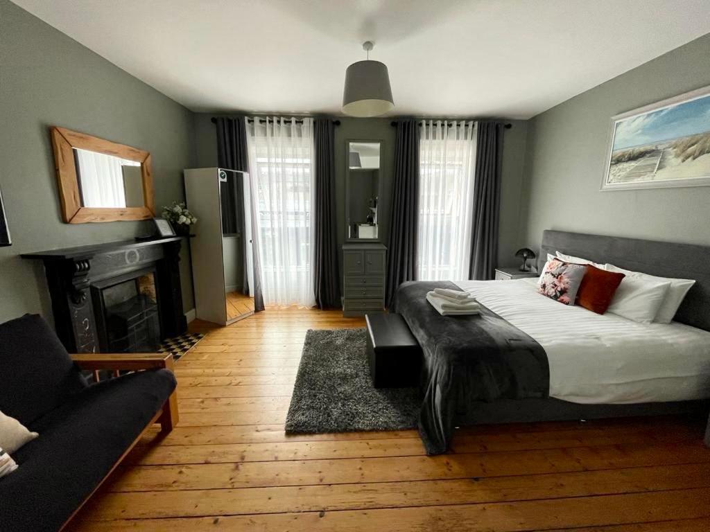 6 New Street Selfcatering Bnb Studio 1 Бэнтри Экстерьер фото