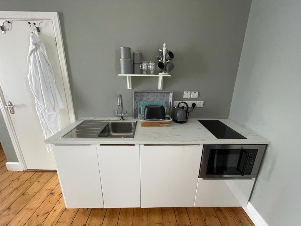 6 New Street Selfcatering Bnb Studio 1 Бэнтри Экстерьер фото