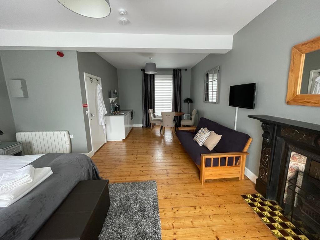 6 New Street Selfcatering Bnb Studio 1 Бэнтри Экстерьер фото